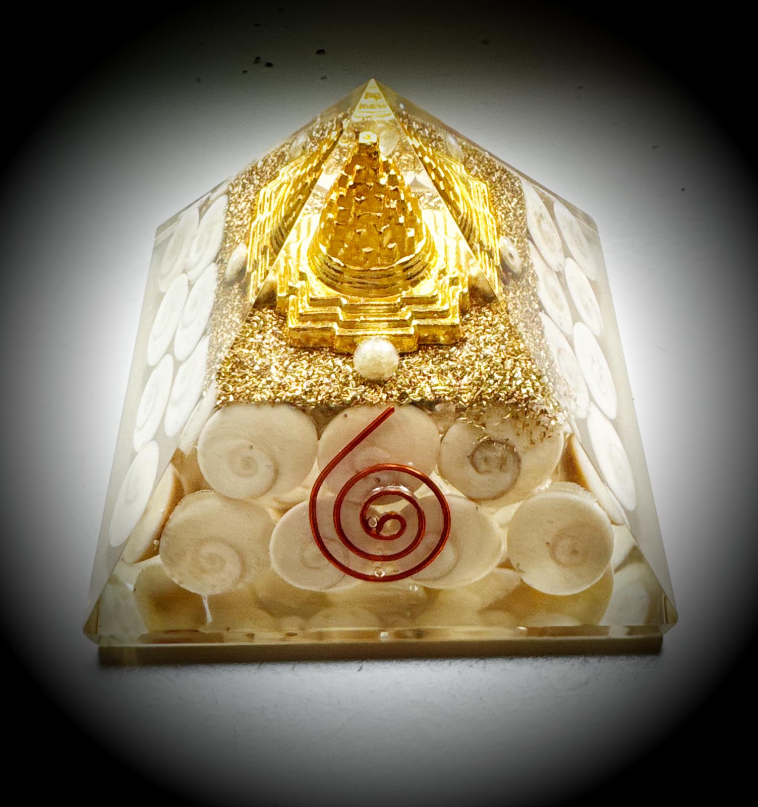 Pyramide mit Shivas Auge Pyramide mit Shivas Auge